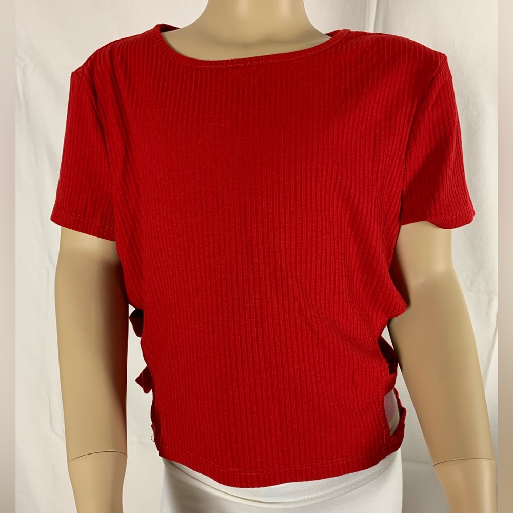 Hesperus crop top in red size large🌸